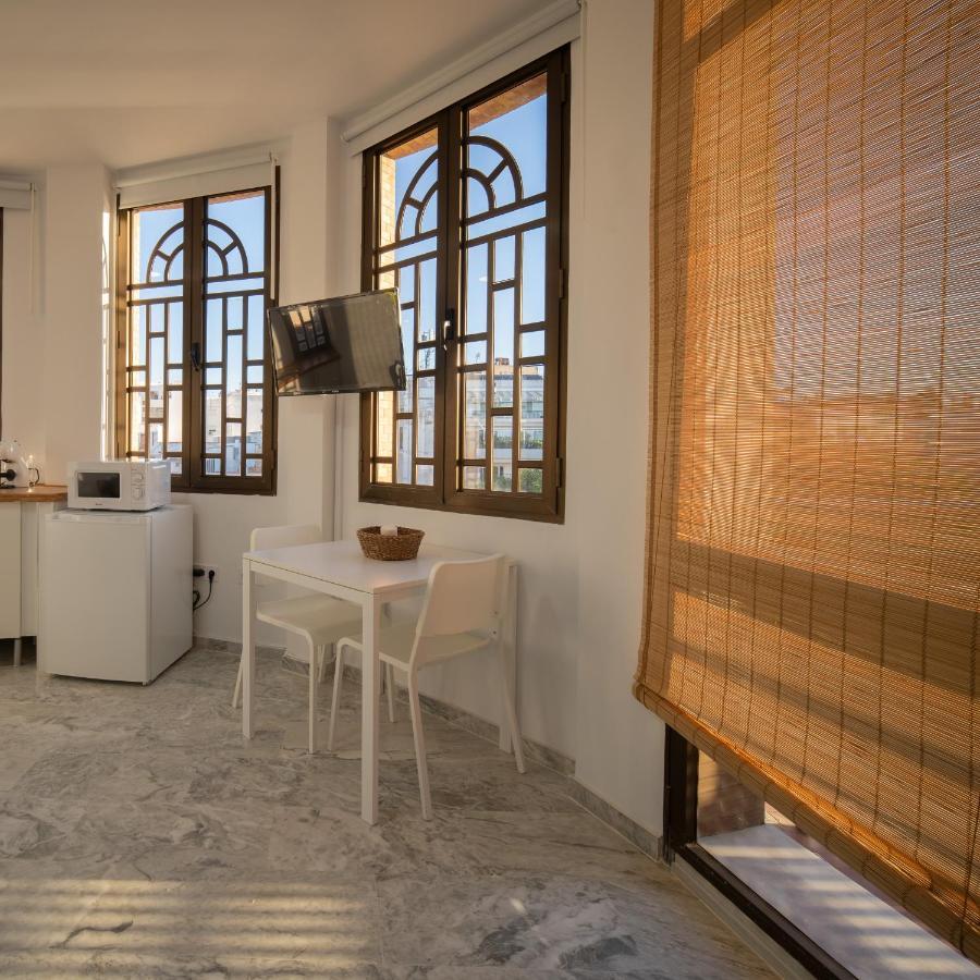 Conjunto De Apartamentos Antiguo Palacio Hotel Paris Huelva Exterior photo